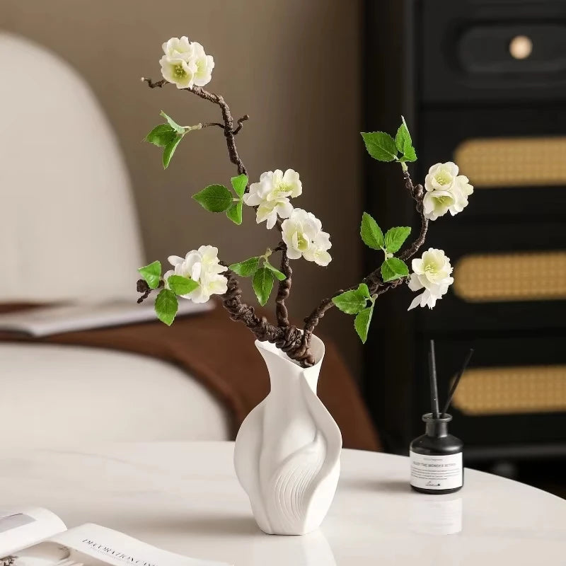Svelta | Sculptural Ceramic Vase