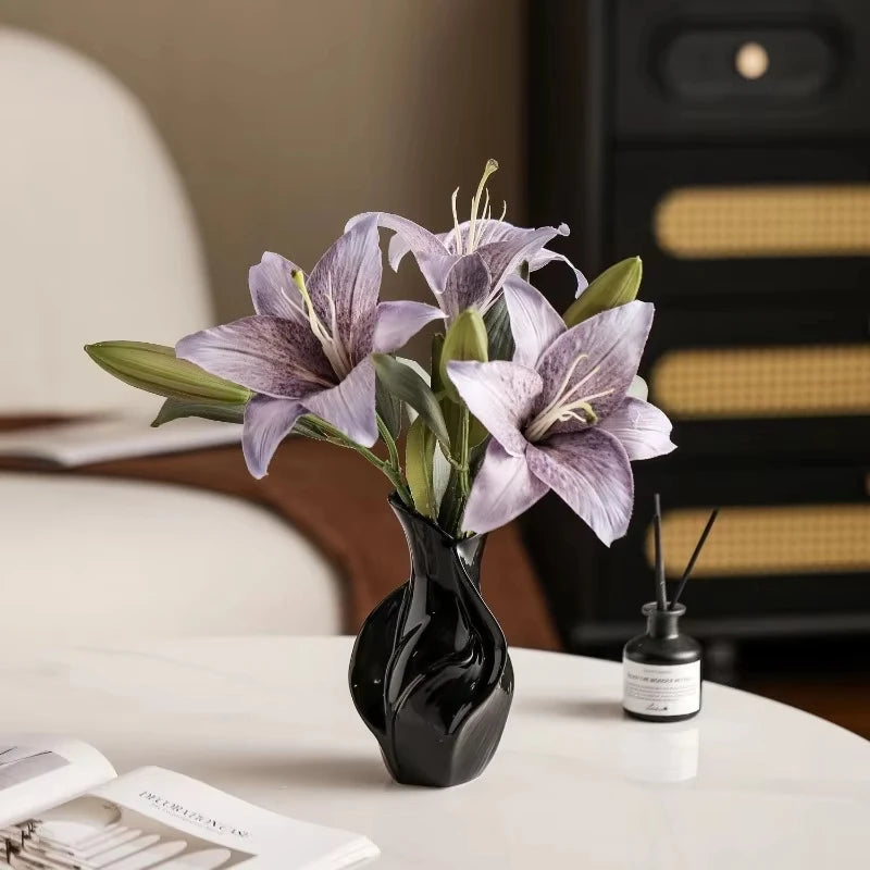 Svelta | Sculptural Ceramic Vase