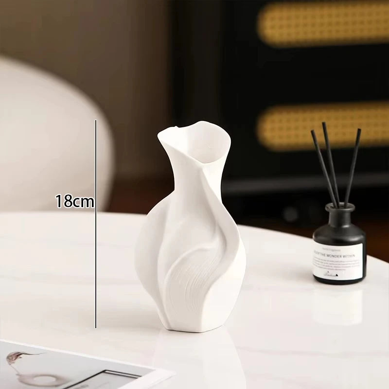 Svelta | Sculptural Ceramic Vase